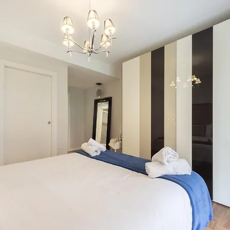 Diseño Y Elegancia En El Corazón De Apartamento Bilbao