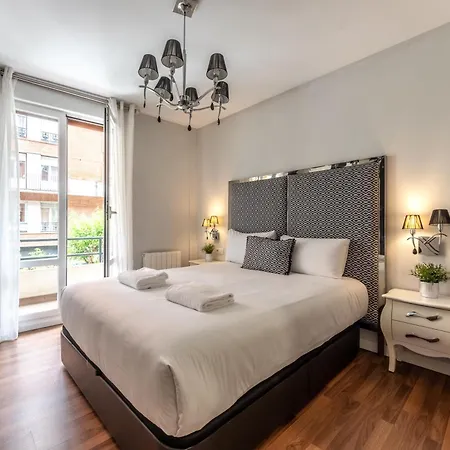 Diseno Y Elegancia En El Corazon De Apartment